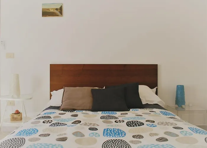 לינה וארוחת בוקר Agora 3*