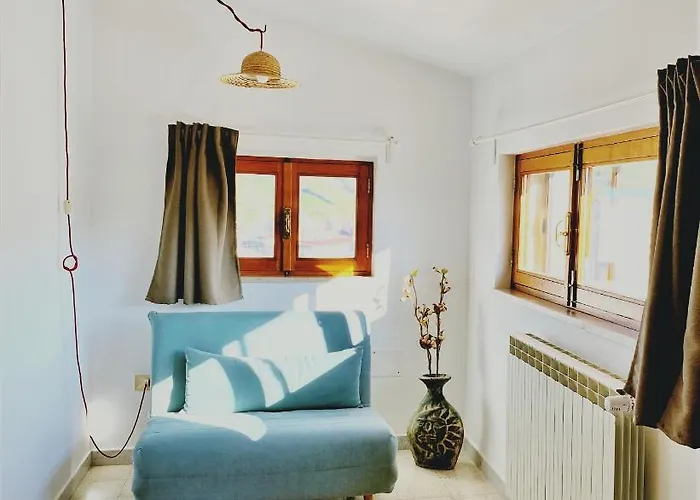 לינה וארוחת בוקר Agora 3*